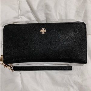 Tory Burch Robinson Passport Continental Wallet